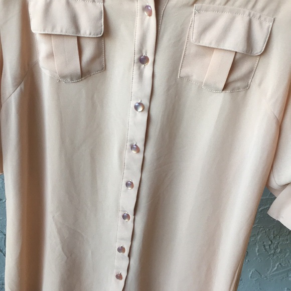 🔥MOVING SALE🔥 (S) PRONTO Beige Button Down Top - Picture 3 of 7